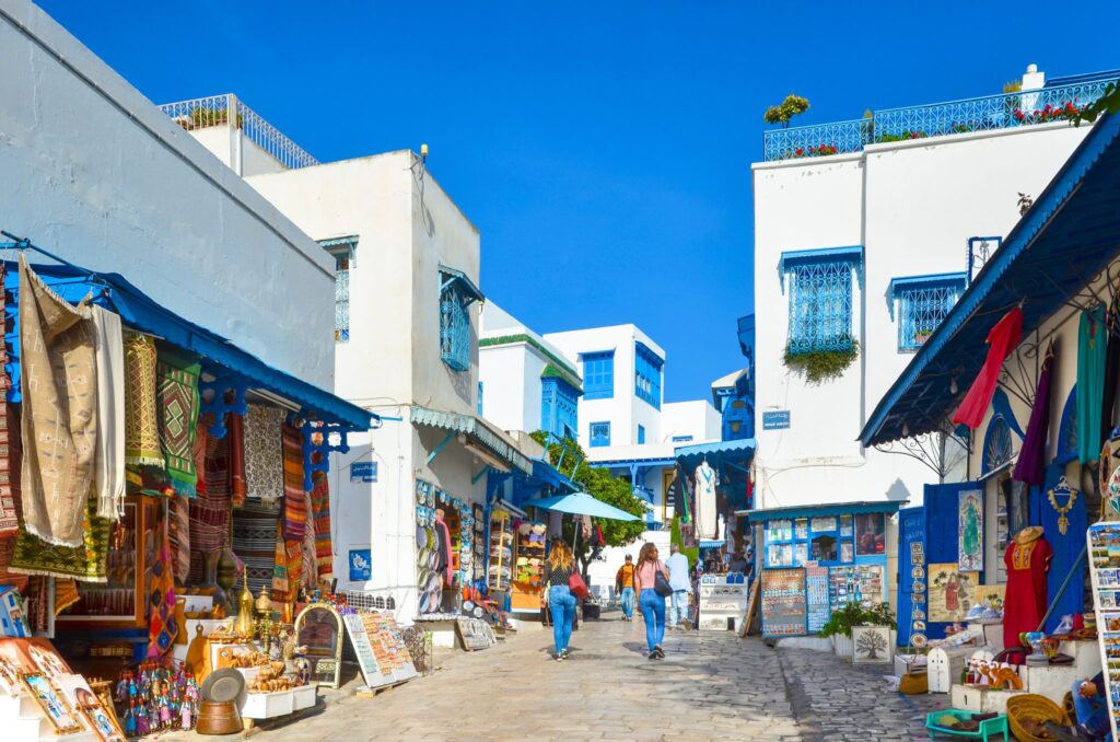 Shopping à Sidi Bou Said : Meilleures boutiques mode et cadeaux - Tunisia Go Travel