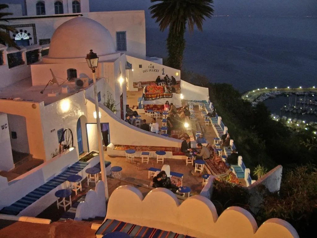 Sidi Bou Said la nuit : Un charme étincelant sous les étoiles - Tunisia Go Travel