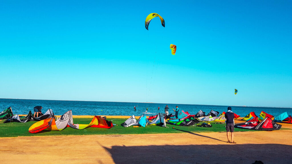 Kitesurf et sports nautiques à Djerba : un lieu pour les passionnées - Tunisia Go Travel