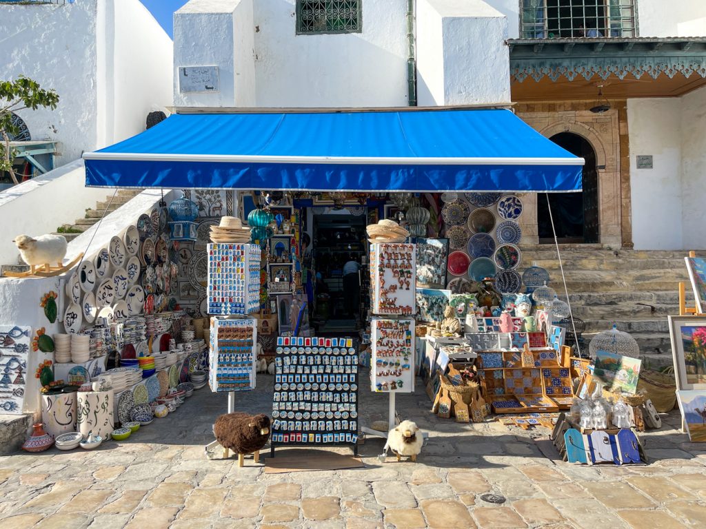 Shopping à Sidi Bou Said : Meilleures boutiques mode et cadeaux - Tunisia Go Travel